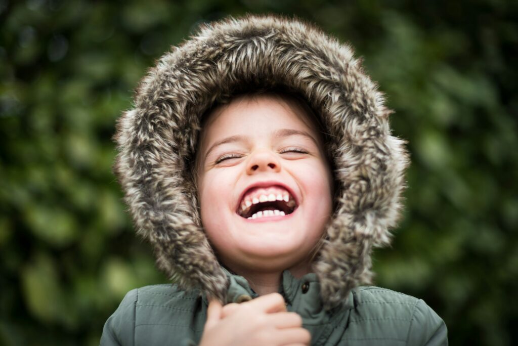 Child smiling: tooth decay in children